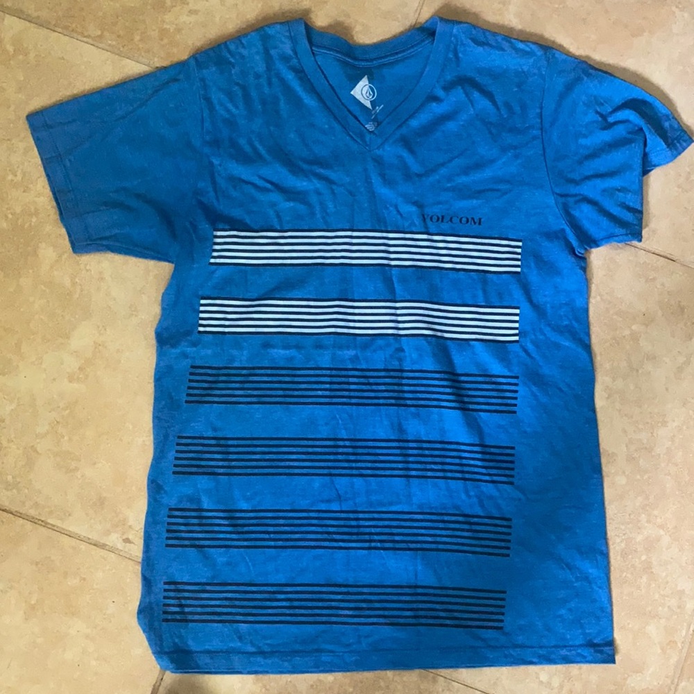 Vneck men’s Volcom shirt